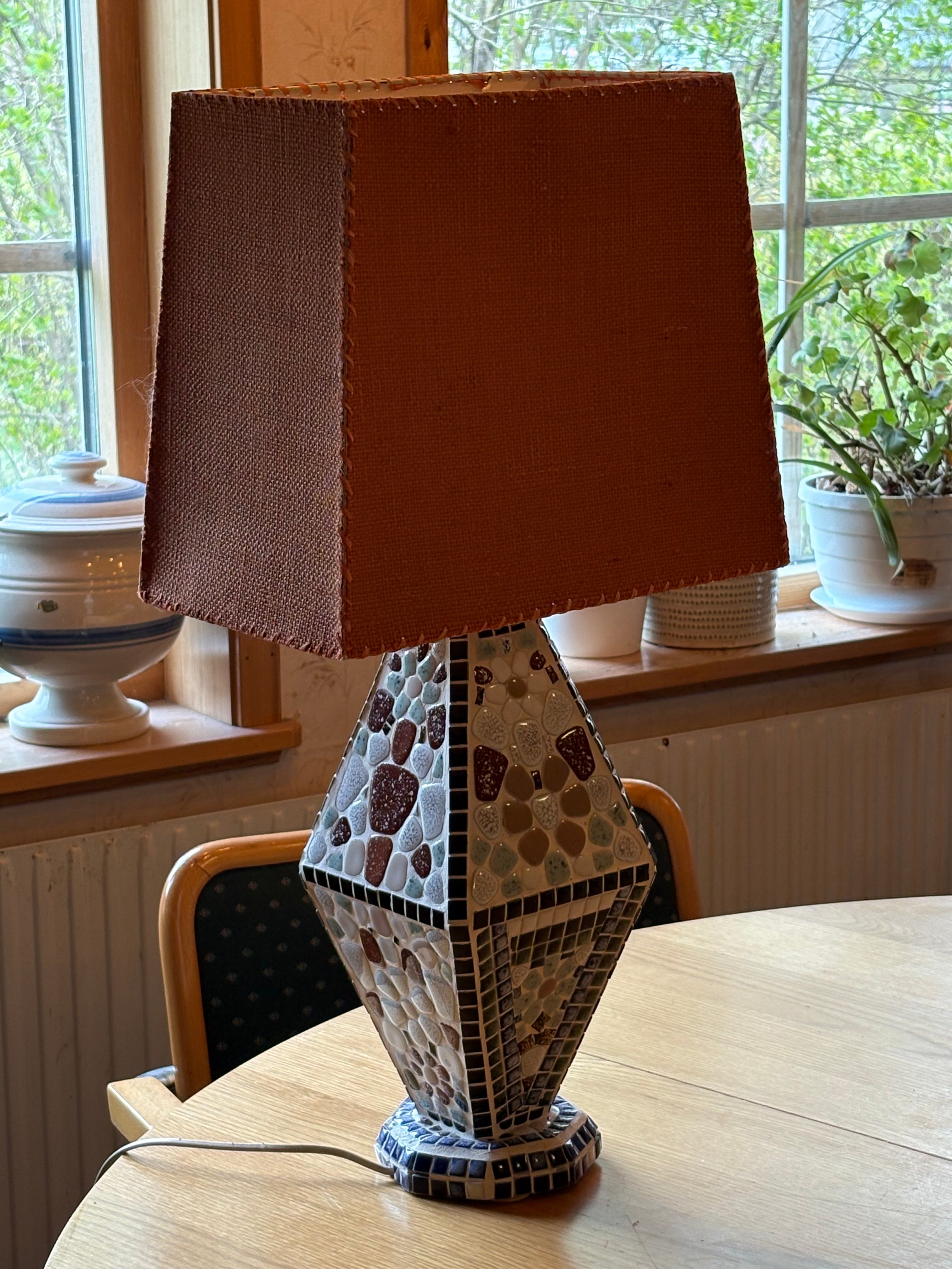 Stor vacker vintage bordslampa i mosaik 1960 tal.