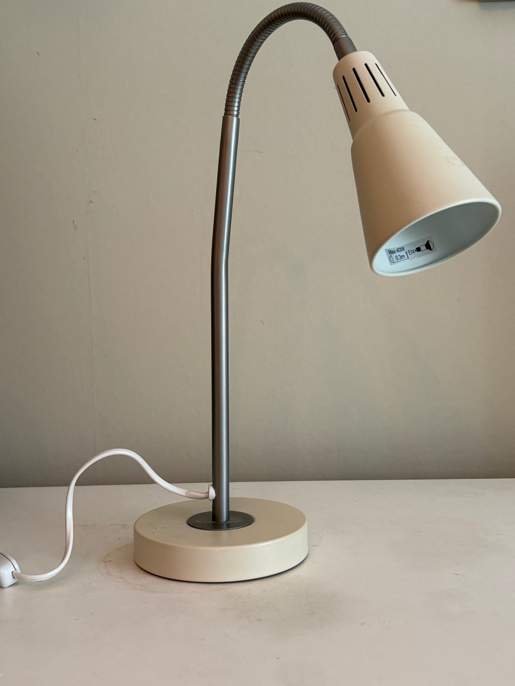 Snygg vintage skrivbordslampa från IKEA 1970 tal.