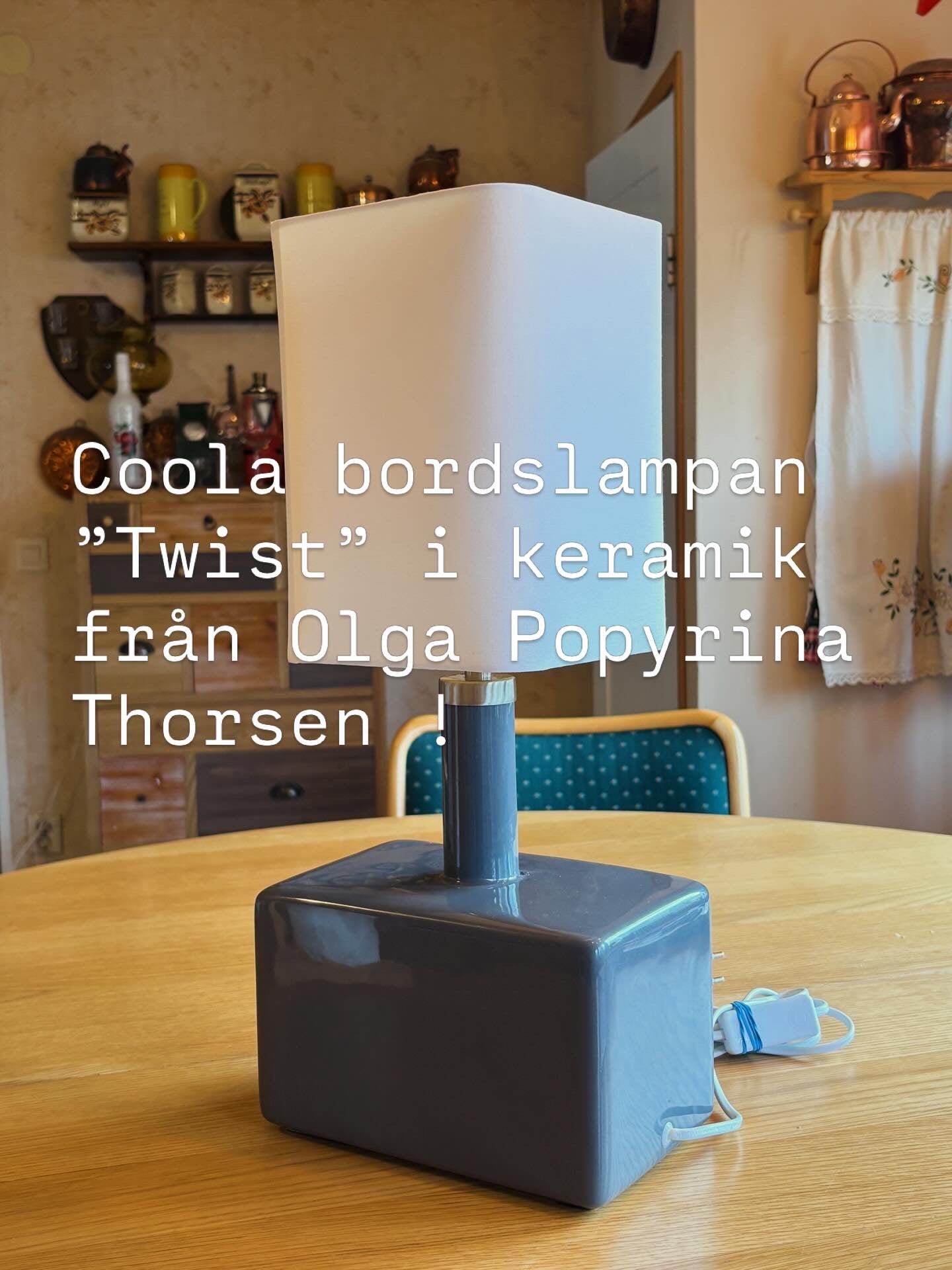Snygga coola bordslampan TWIST från Olga Popyrina Thorsen i nyskick.
