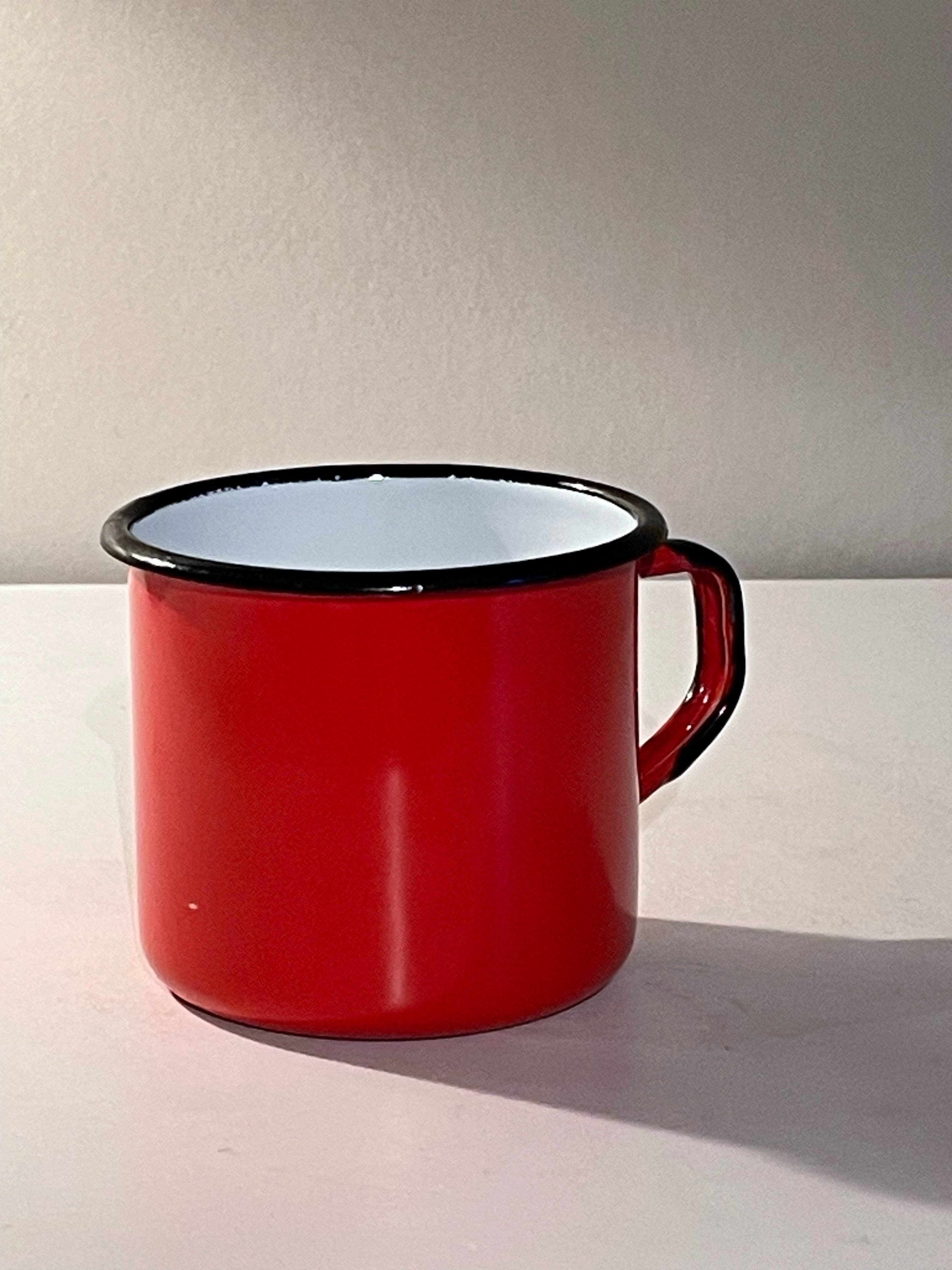 Fin retro emaljerad mugg i nyskick.