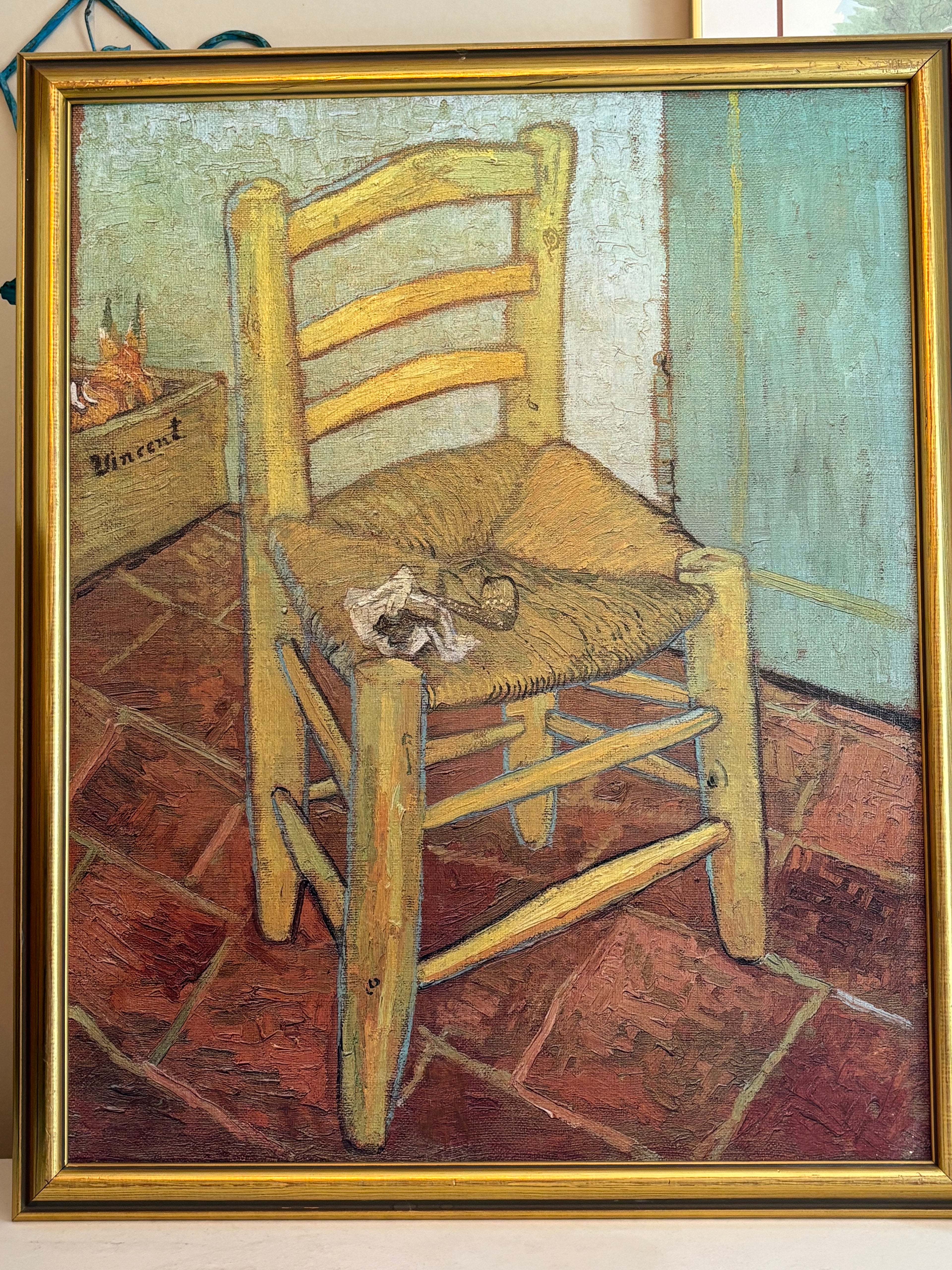 Vacker reproduktion utav Vincent van Goghs målning van Gogh”s stol målad 1888. Målad i olja på duk.