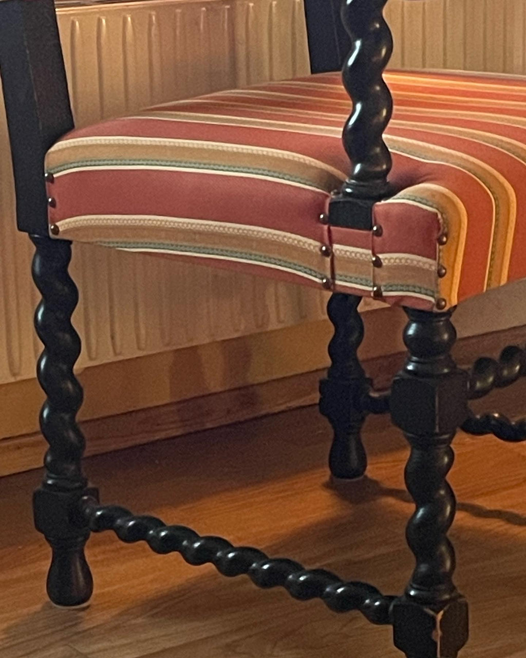 Två st antika karmstolar 1800 tal med underbar patina från Ångermanland i mycket fint skick.