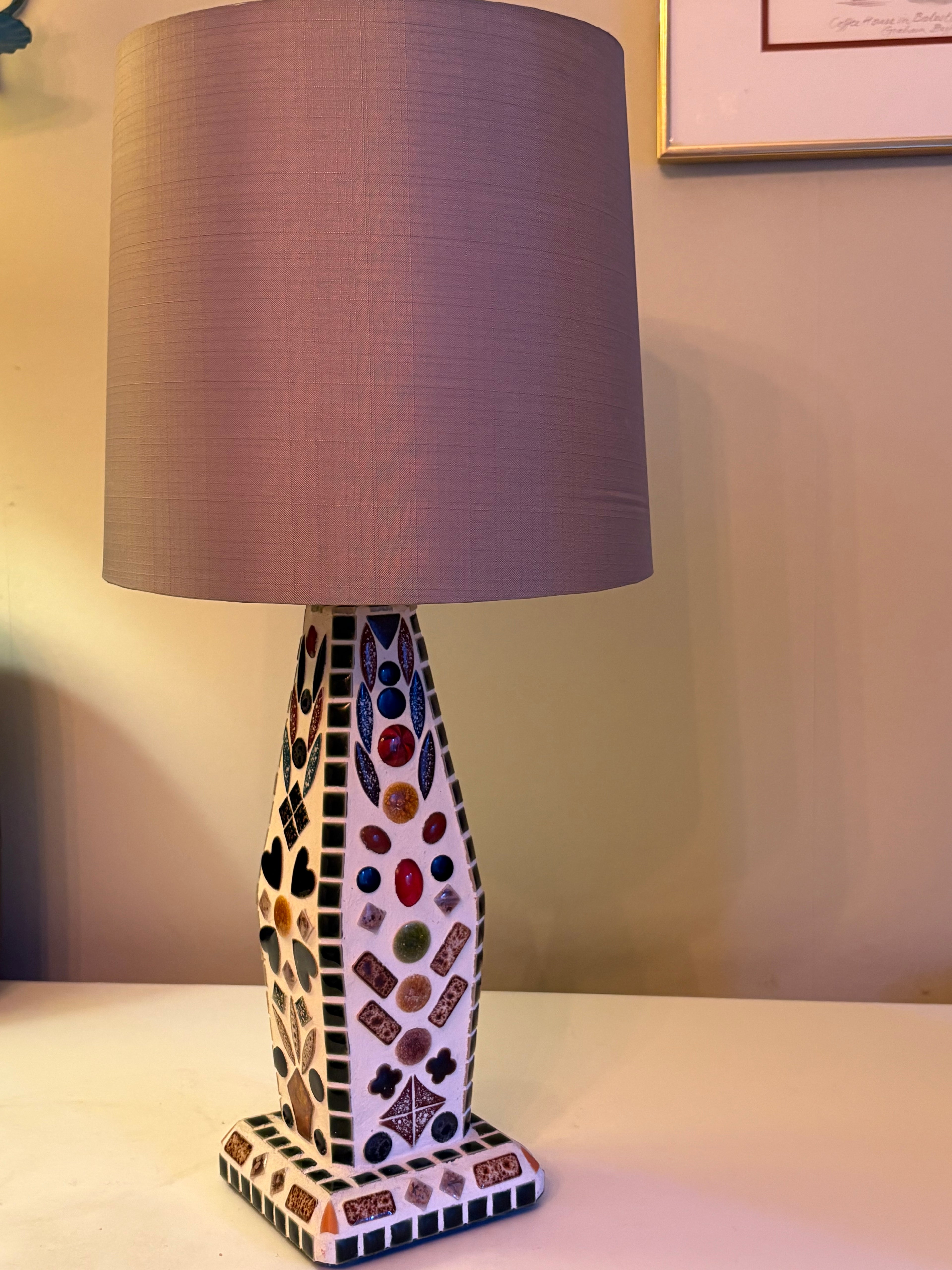 Vacker vintage bordslampa i mosaik 1960 tal i nyskick.