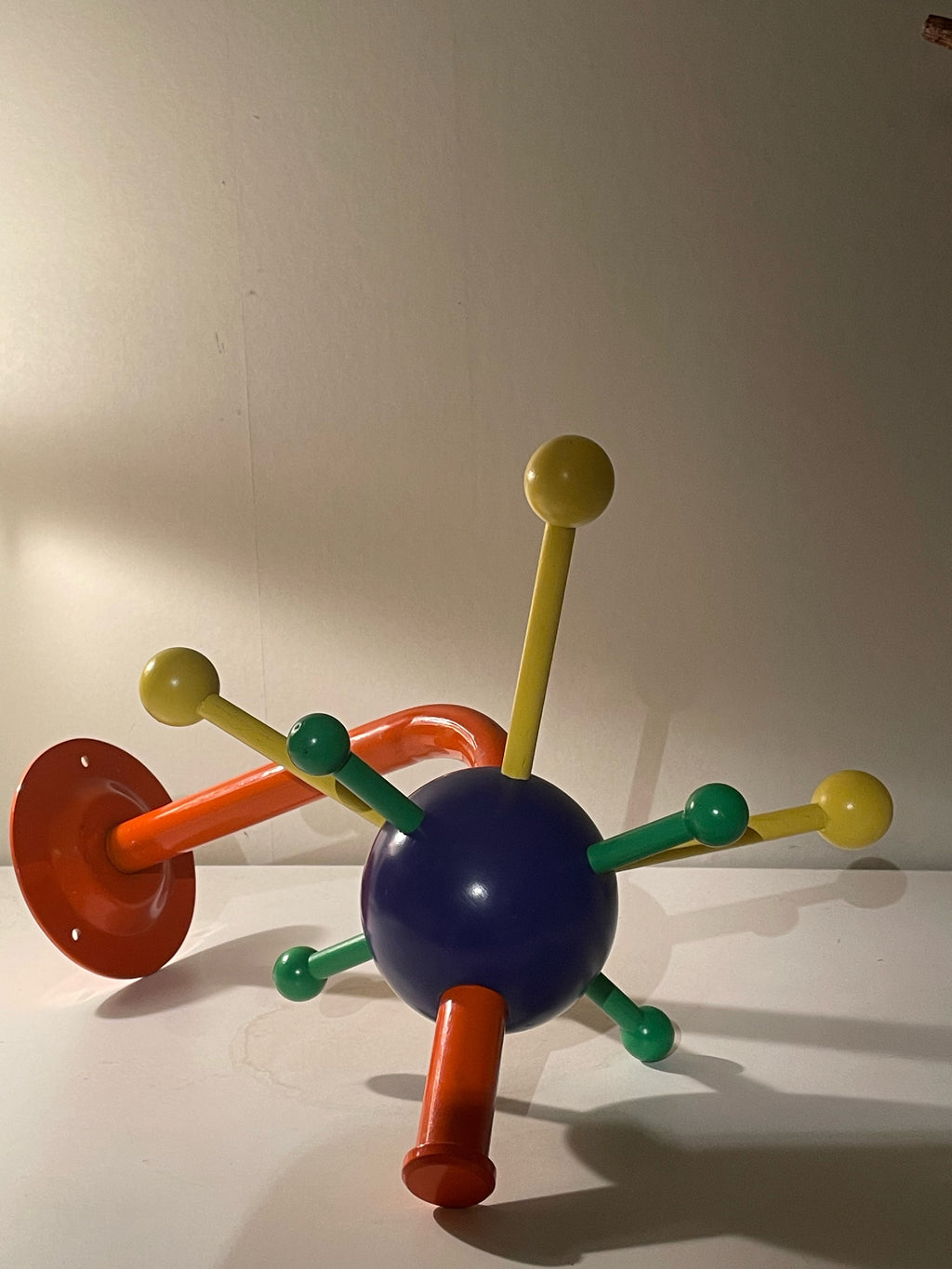 Snygga coola vintage klädhängaren ” Sputnik” från IKEA i nyskick.