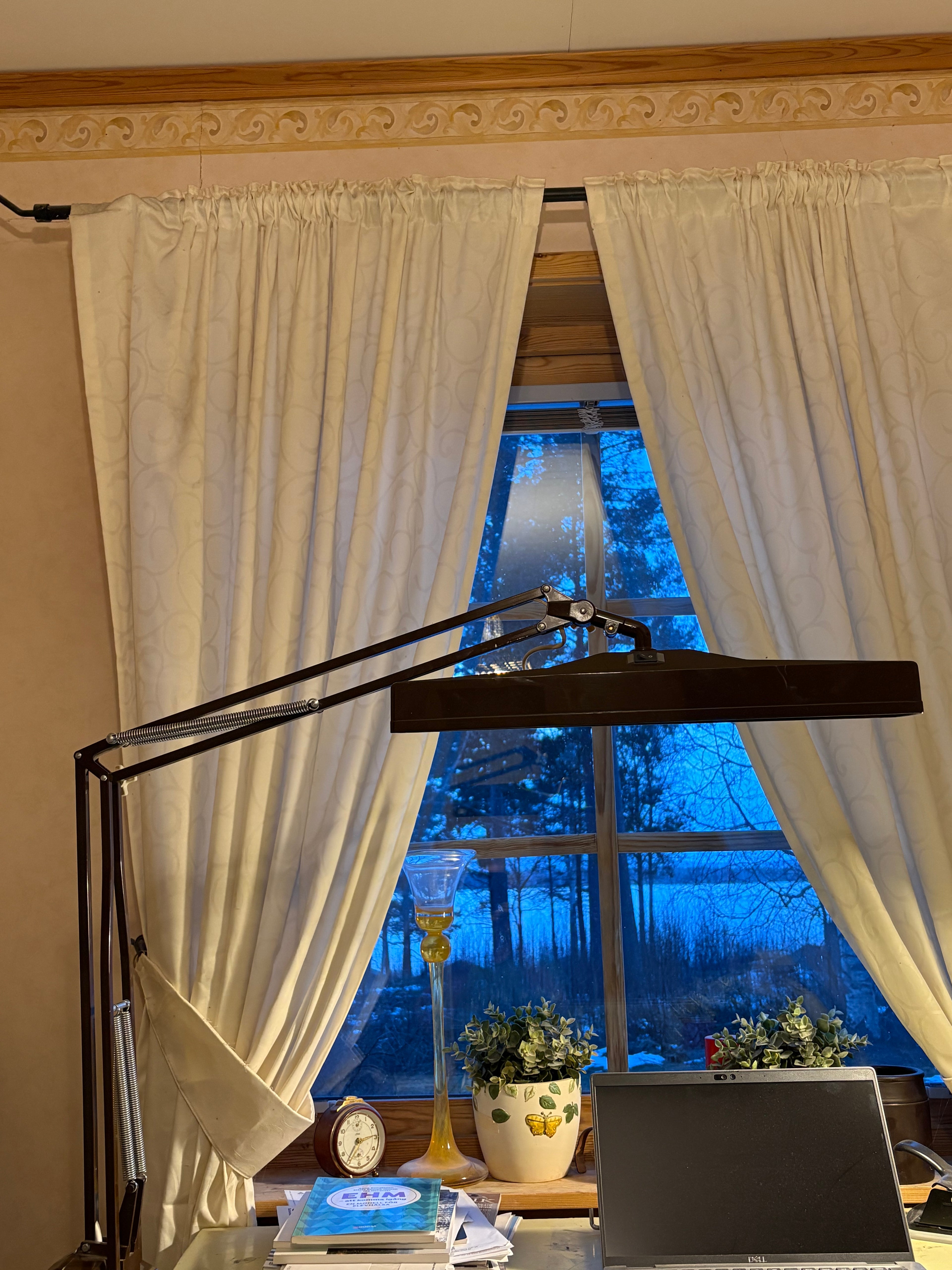 Otroligt vacker stor vintage skrivbordslampa, med två st lysrör 1960/70 tal i mycket fint skick.