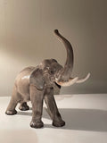 Vacker vintage elefant statyett i mycket fint skick.