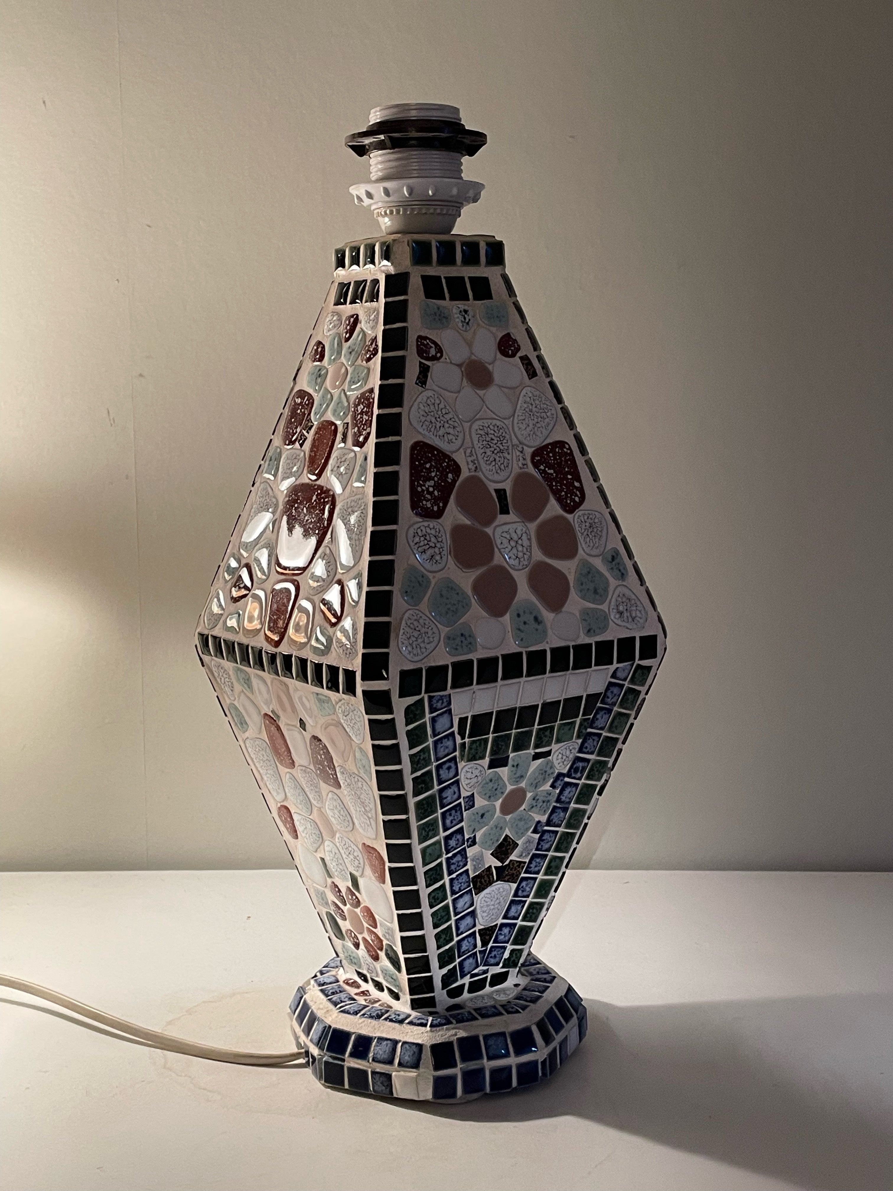 Stor vacker vintage bordslampa i mosaik 1960 tal.