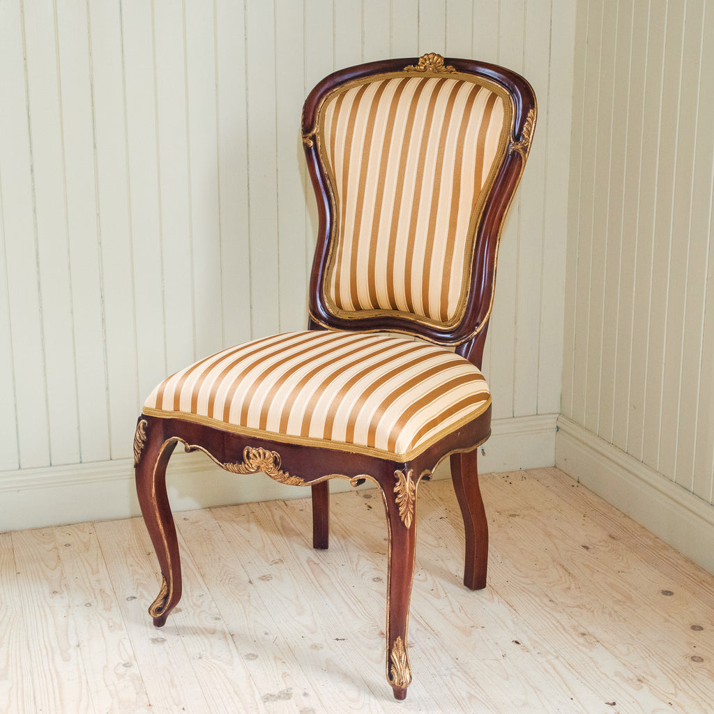 Vacker nyproducerad antik stol från MAT Furniture.