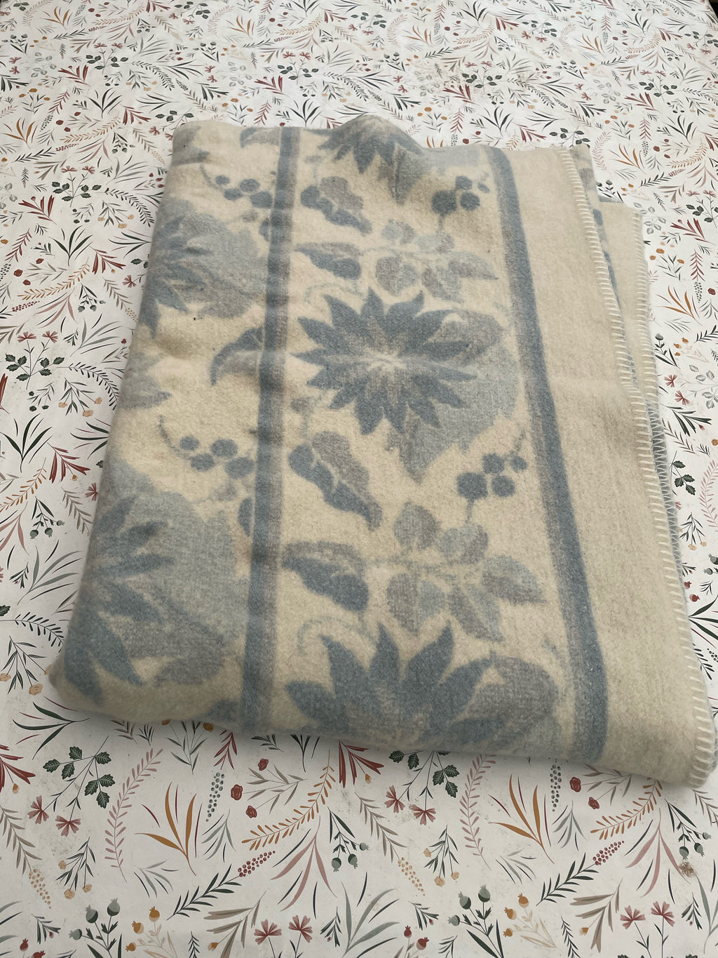 Stor vacker vintage ullpläd i mycket fint skick.