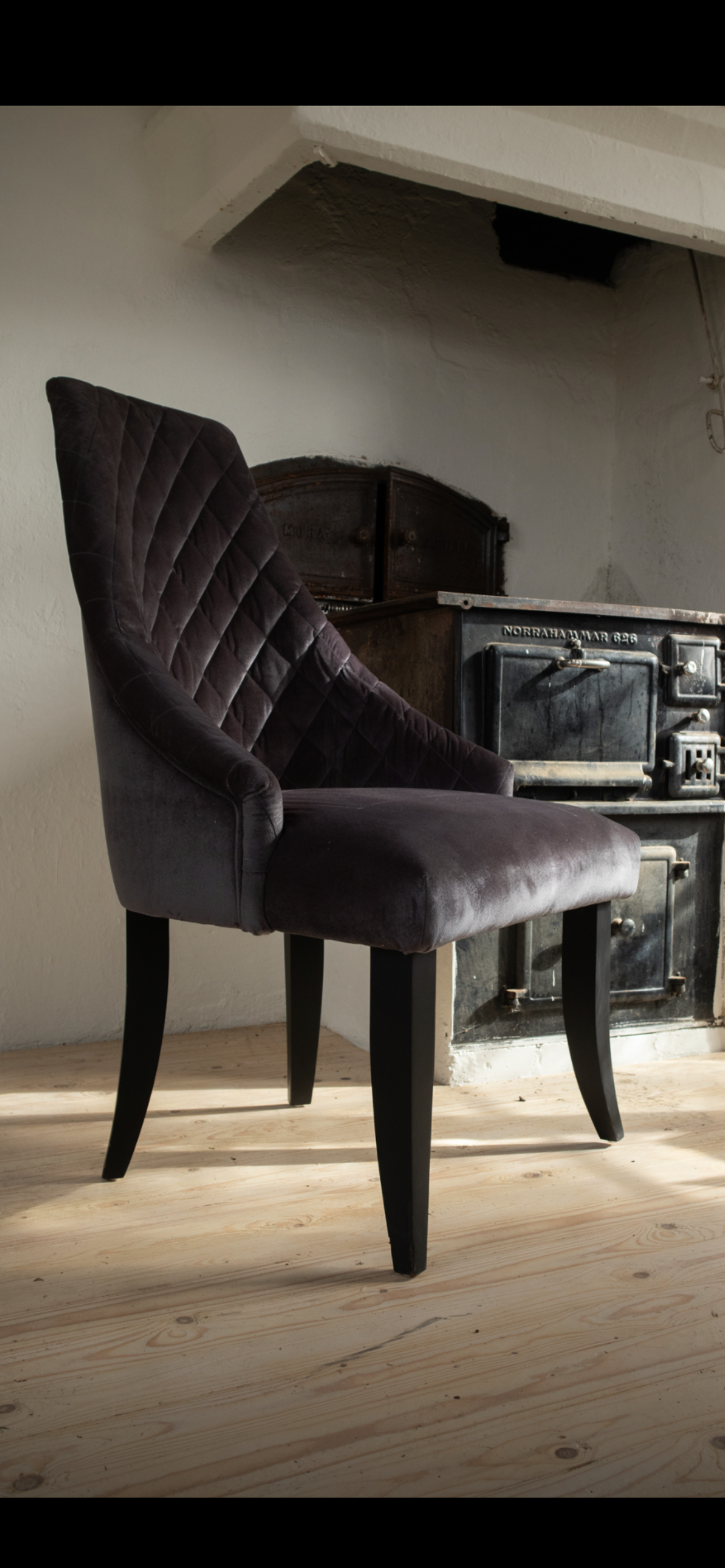 Nyproducerad stol i antik design. Vackra möbler från MAT Furniture.