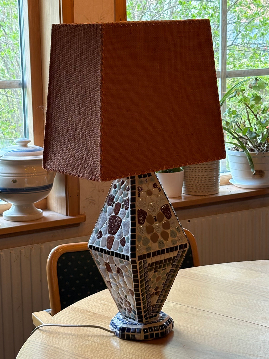 Stor vacker vintage bordslampa i mosaik 1960 tal.