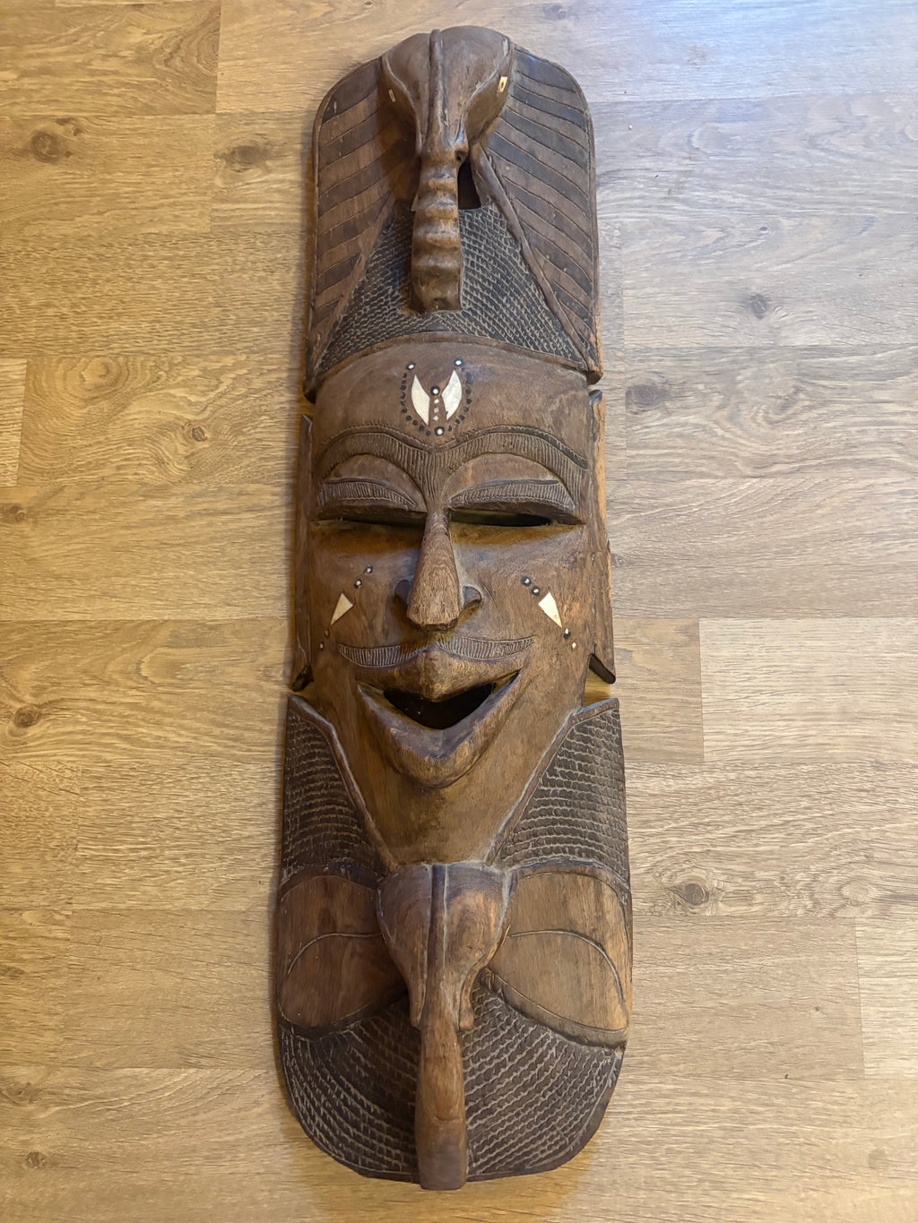 Autentisk trä ansiktsmask med tydlig centralafrikansk / Kongolesisk stil. Songye Kifwebe alt Luba inköpt i Kongo.