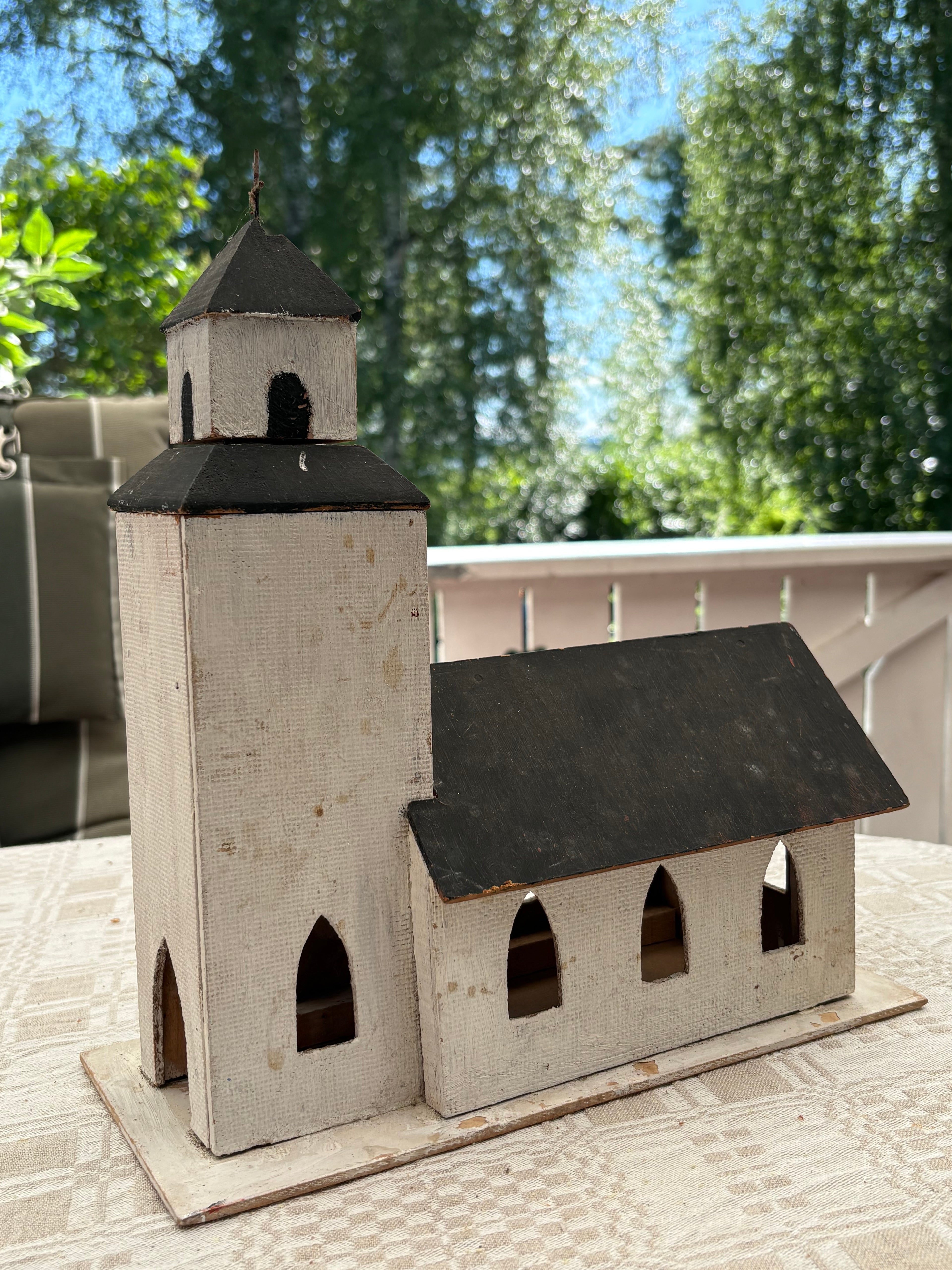 Vacker antik modell av vad vi tror kan vara Rättviks kyrka.