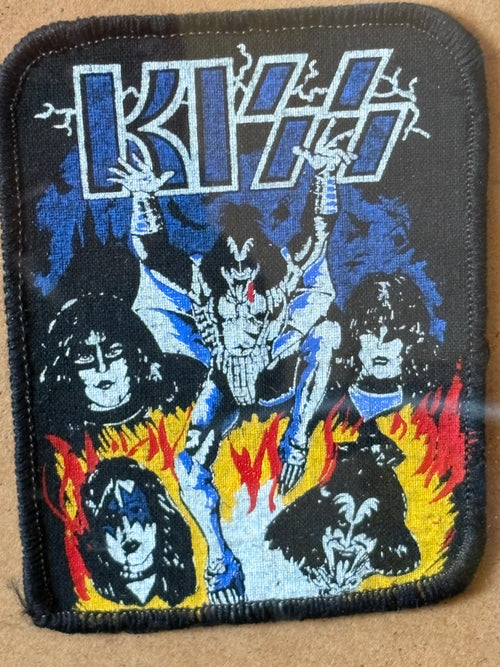 Ett fint vintage original patch märke i tyg av rockgruppen KISS.