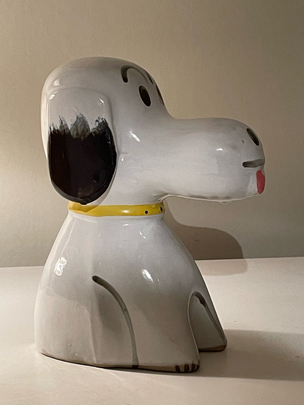 Snobben liknande figur i porslin i nyskick.