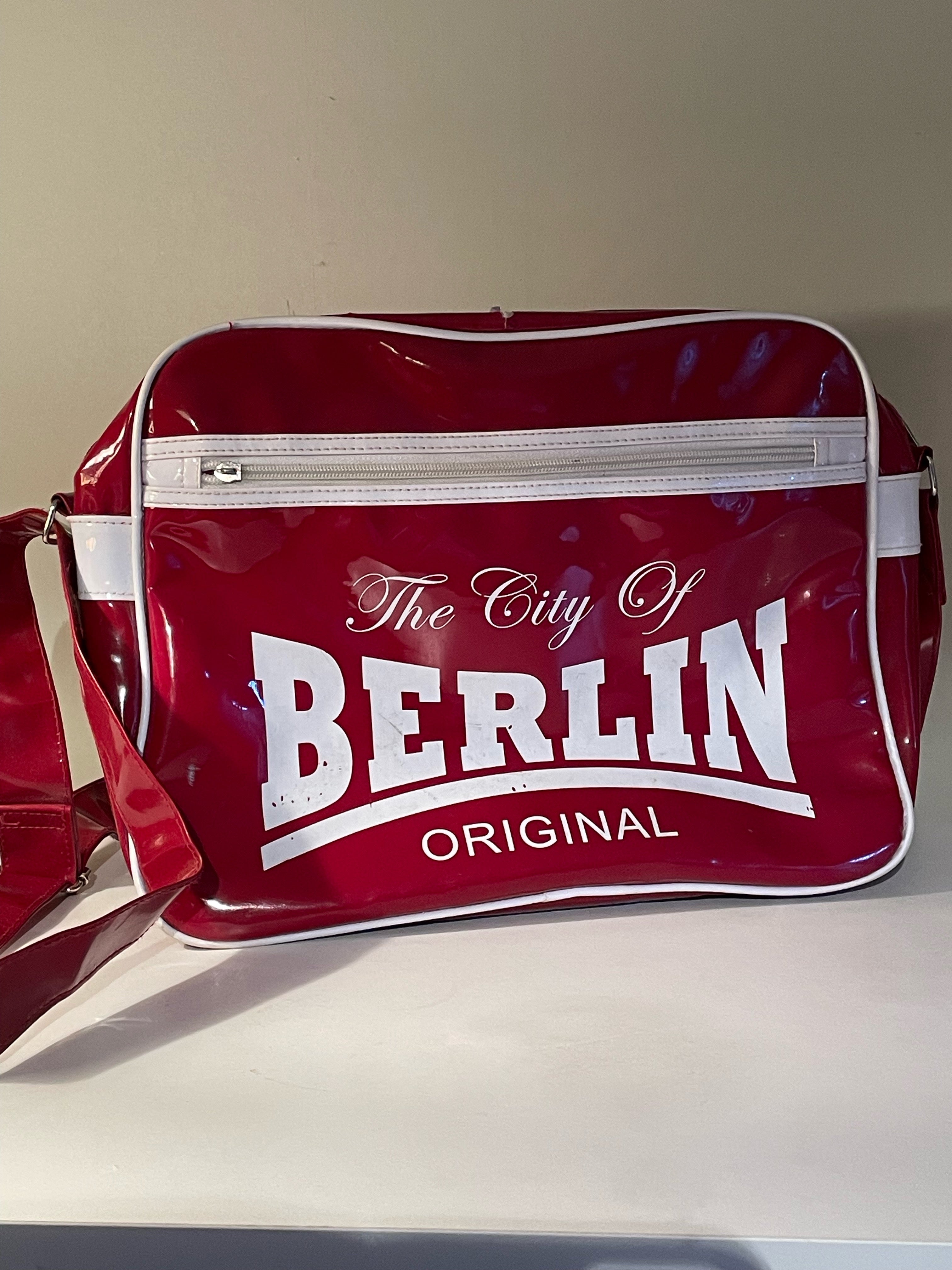 Snygg retro axelväska ” The city of Berlin orginal” design Robin Ruth.