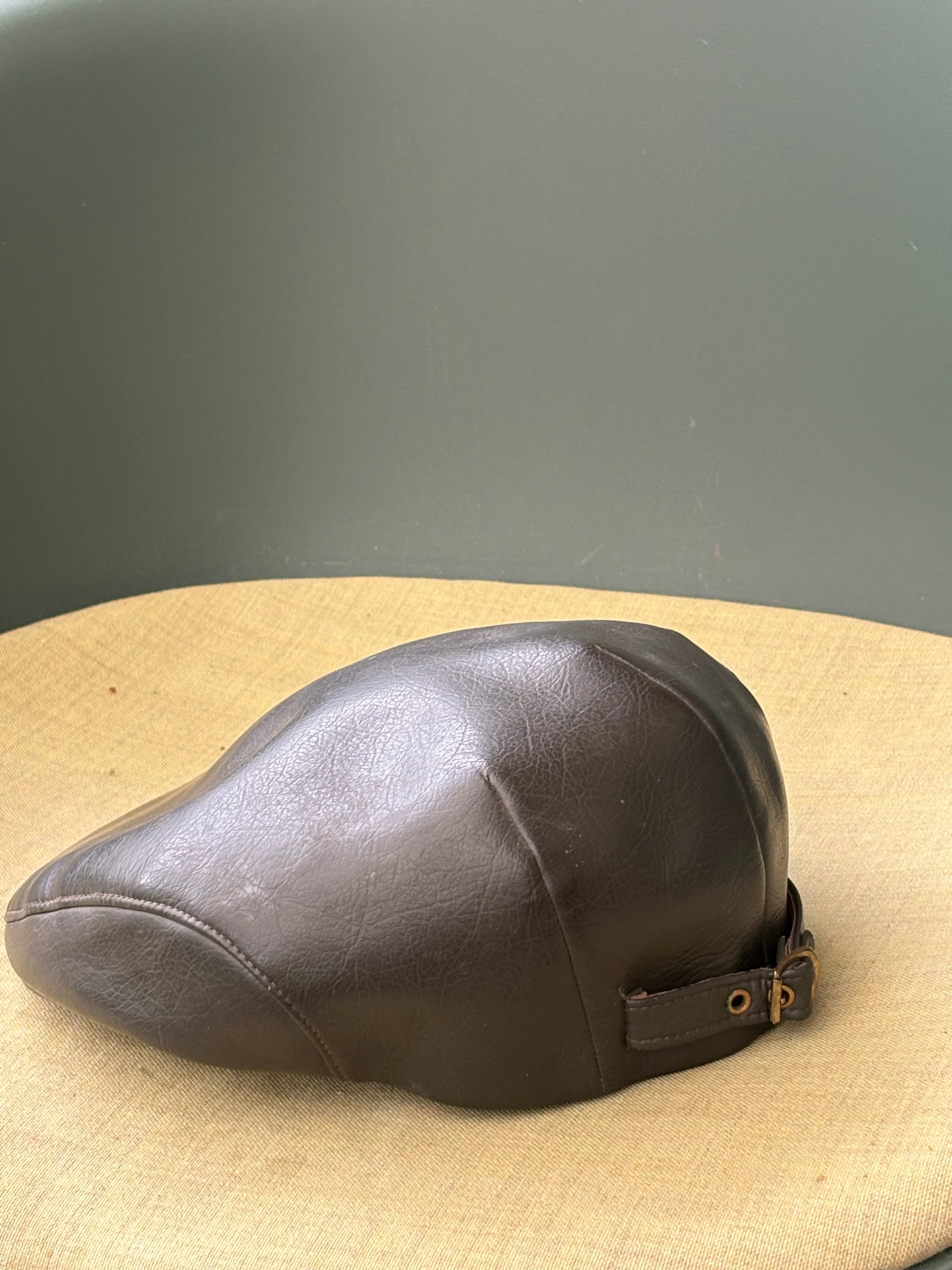 Snygg cool vintage ” flatcap” i mjukt äkta skinn 1960/70 tal.