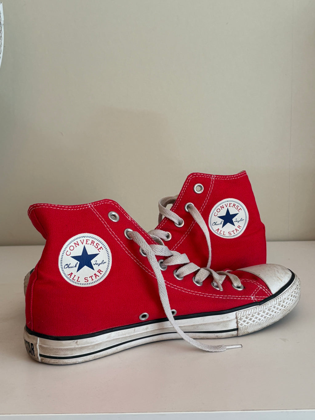 Snygga coola retro Converse All Star / Chuck Taylor Edition size 7 i fint skick.