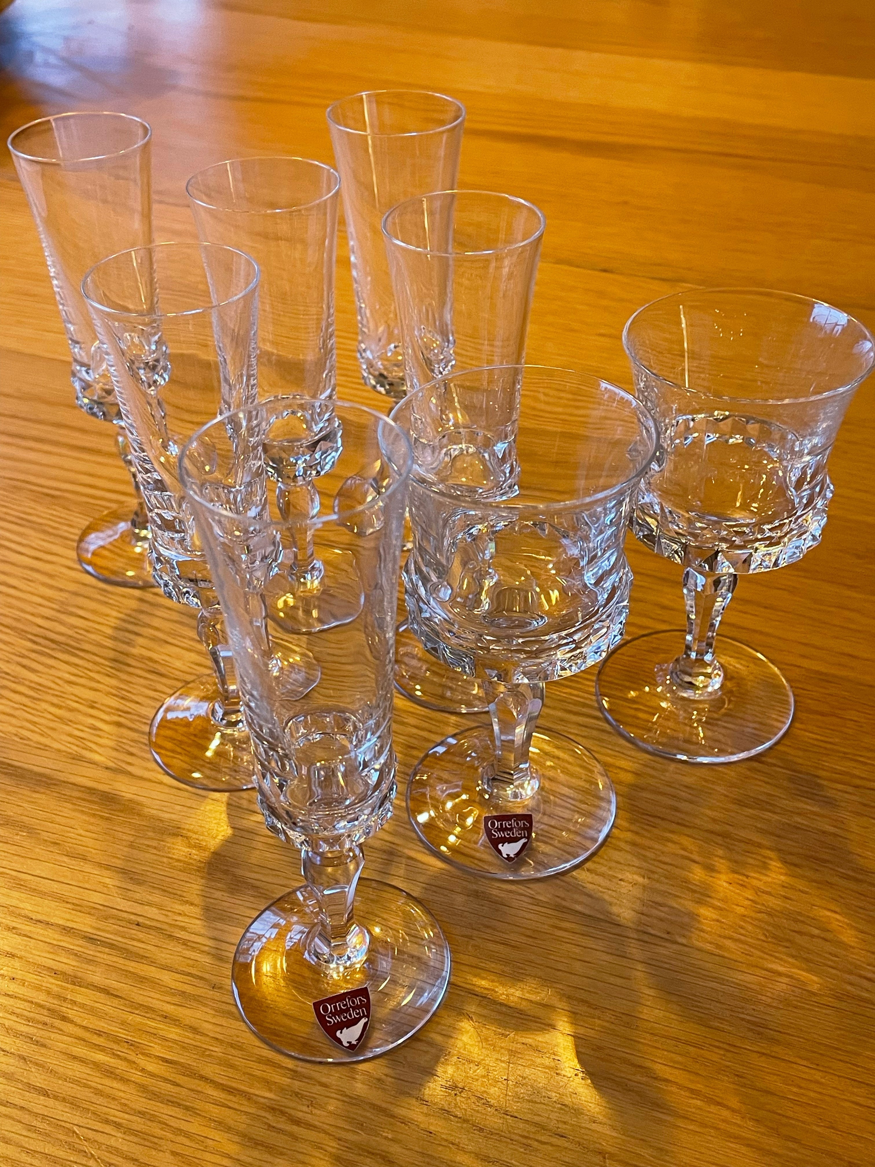 Vackra glas i kristall från Orrefors ur serien Silvia i fint skick.