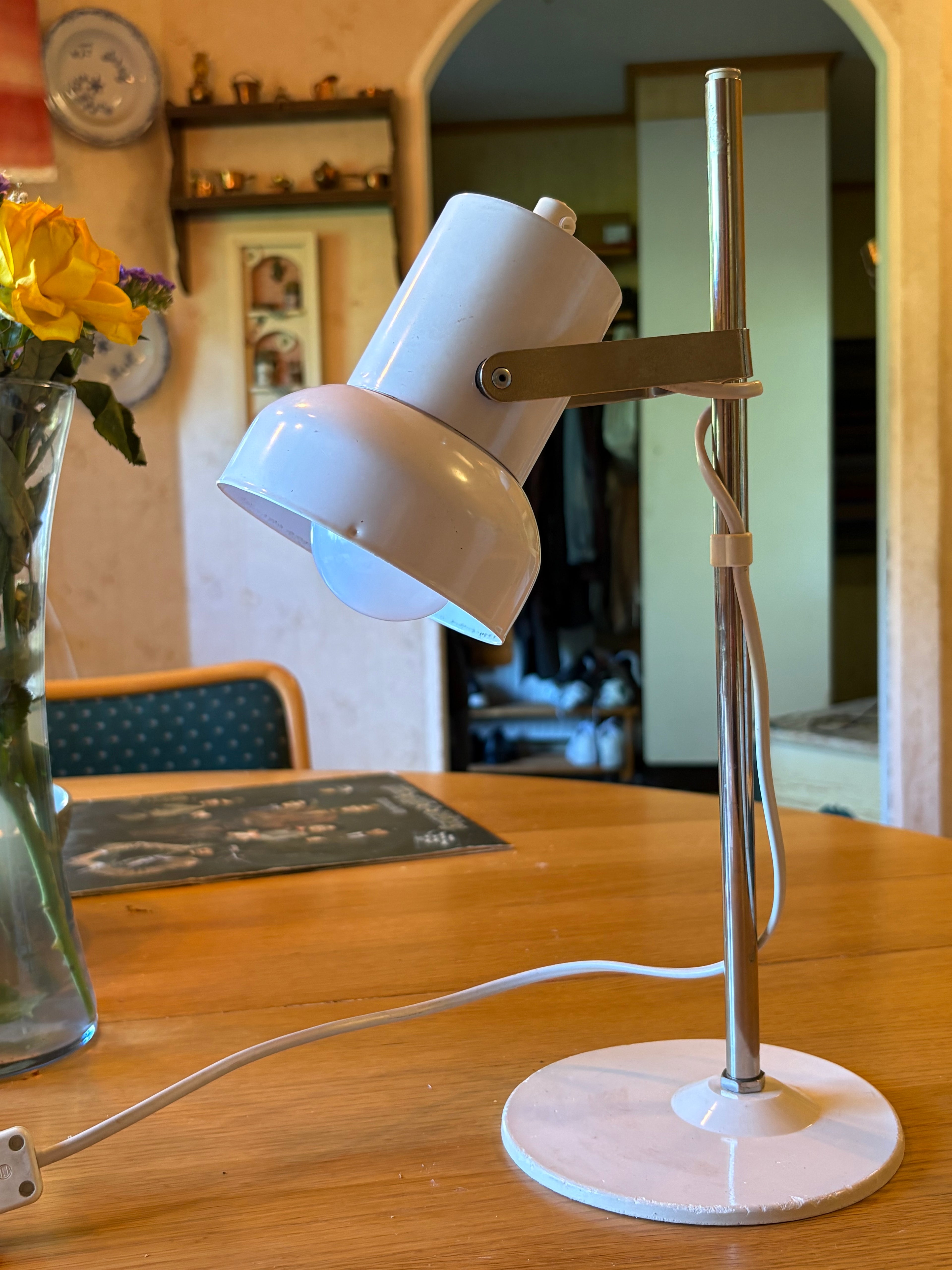 Vintage skrivbordslampa från Belid 1970 tal med charmig patina.