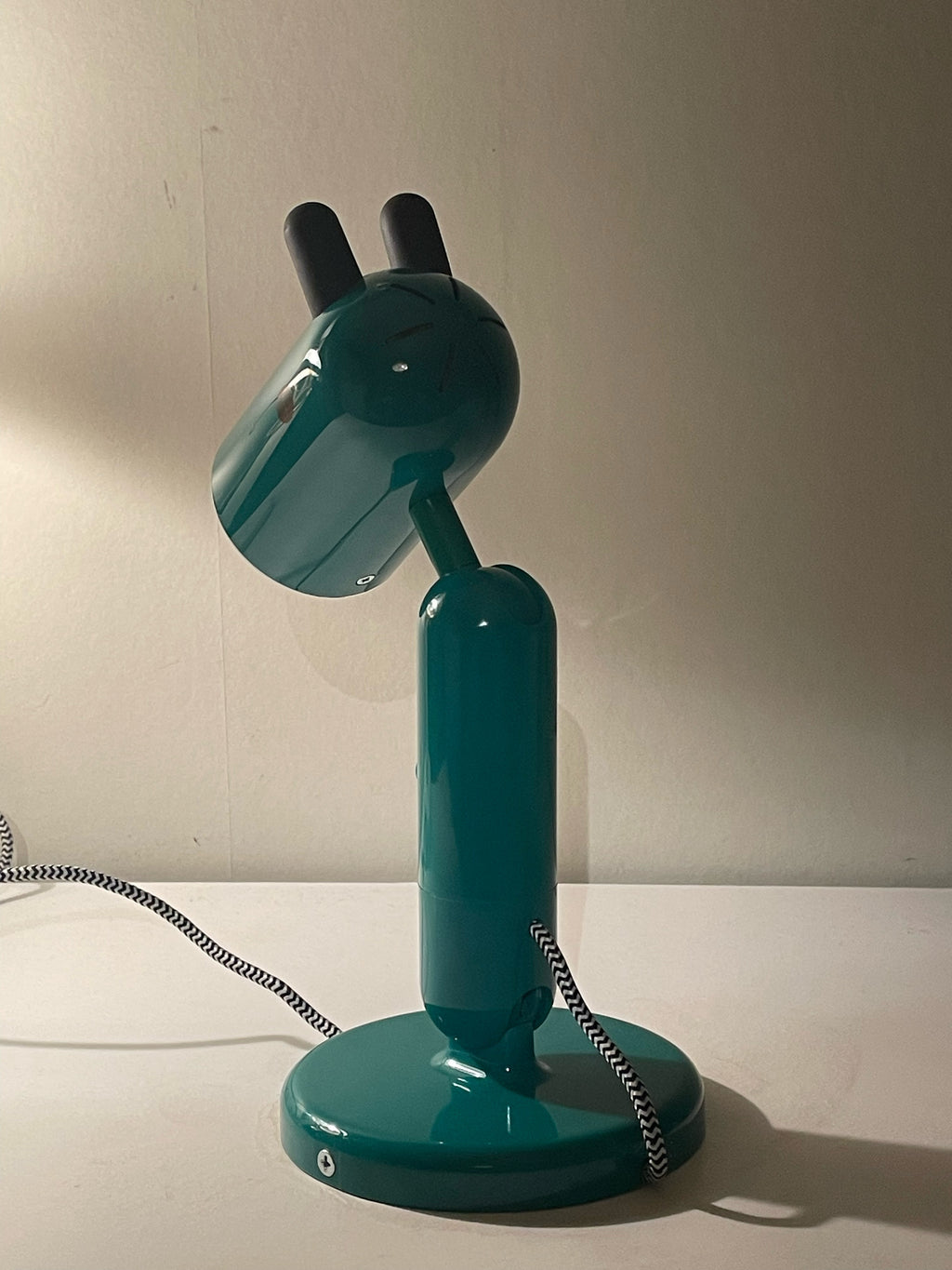 Snygg retro bordslampa från IKEA i nyskick.