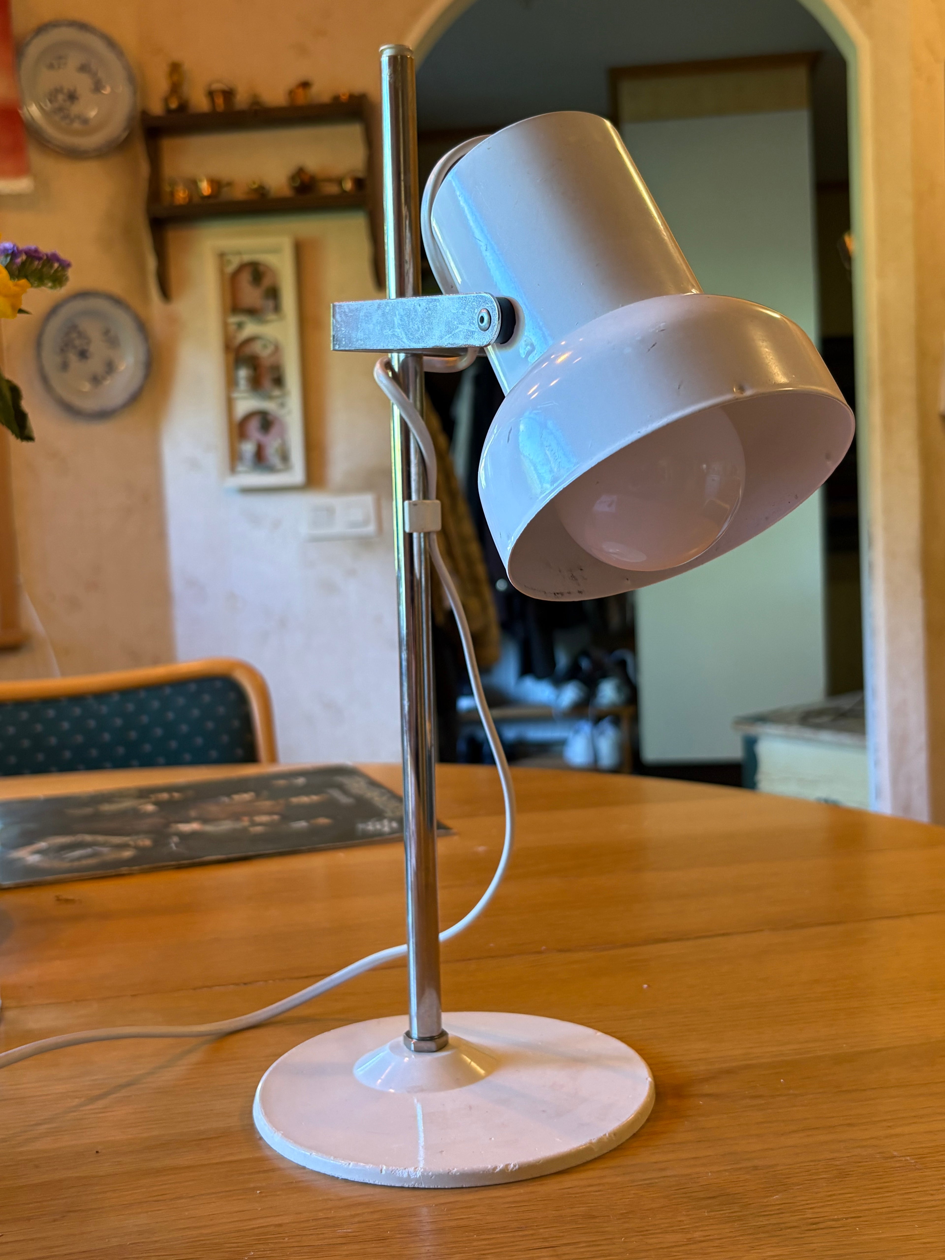 Vintage skrivbordslampa från Belid 1970 tal med charmig patina.