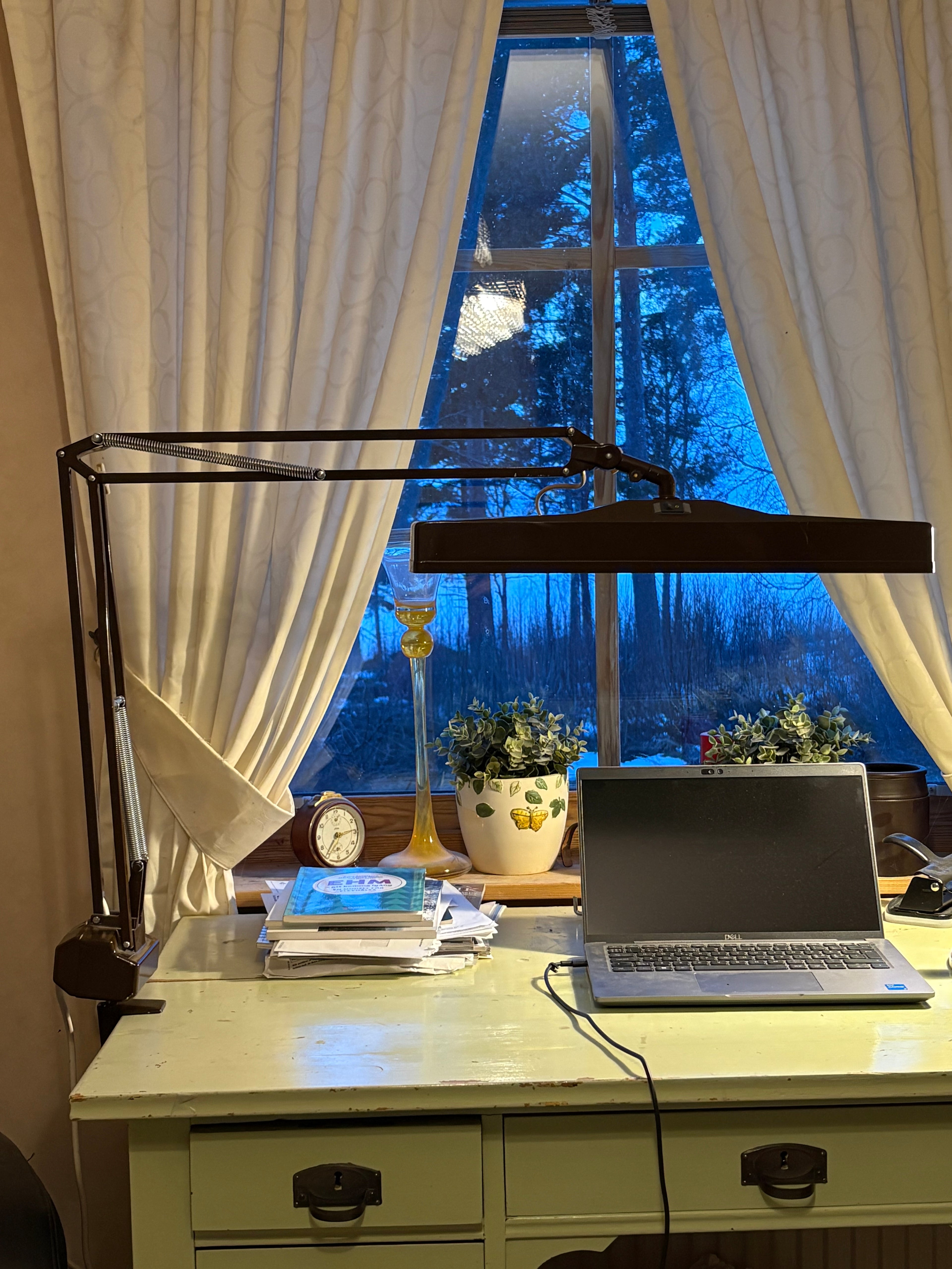 Otroligt vacker stor vintage skrivbordslampa, med två st lysrör 1960/70 tal i mycket fint skick.